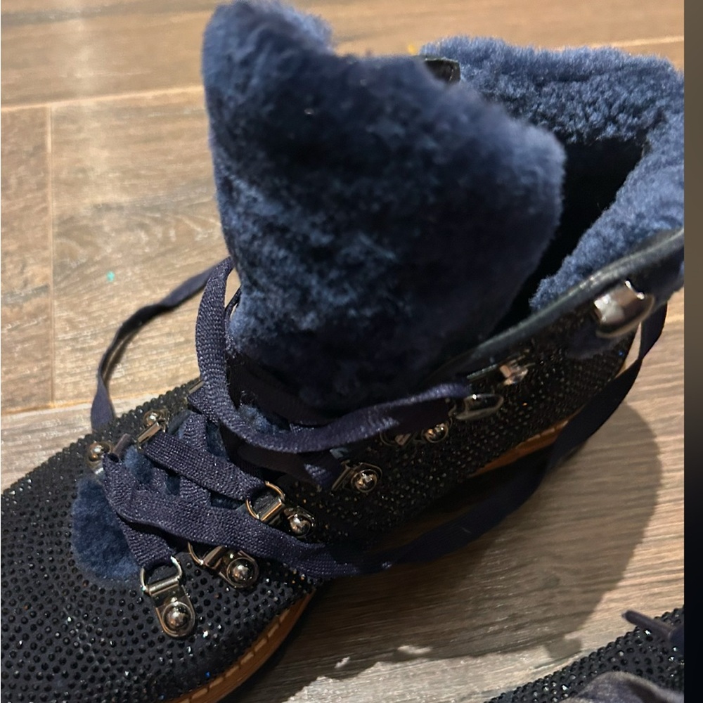 Sexy and hip ankle boots with gorgeous faux fur